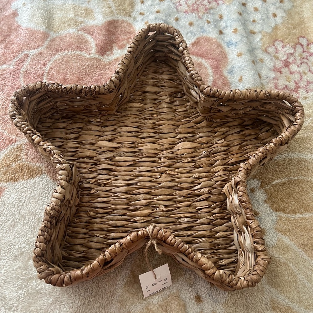 Star shaped 18x18 home decor or for serving NWT
